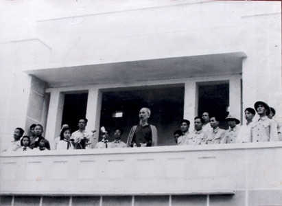 Bác Hồ nói chuyện với đồng bào các dân tộc Yên Bái tại sân vận động thị xã Yên Bái ngày 25/9/1958.